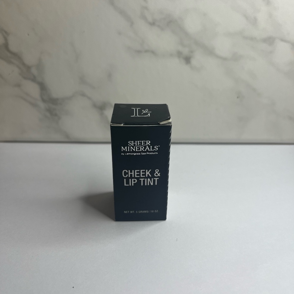 Lemongrass spa sheer minerals cheek & lip tint in the shade rose